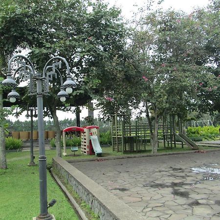 Grand Hotel Lembang Exterior photo